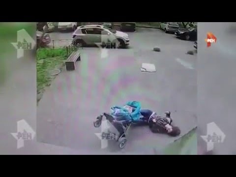 بالفيديو كلتة خرسانية تسقط على رأس سيدة