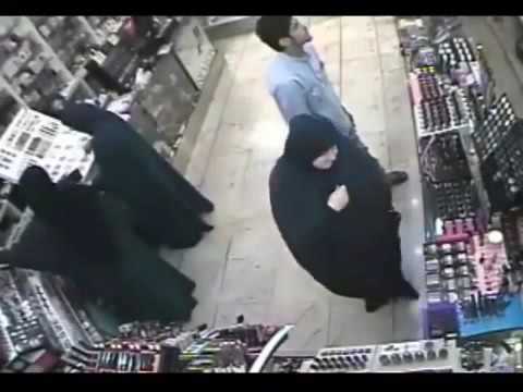 بالفيديو 3 نساء يسرقن مستحضرات تجميل