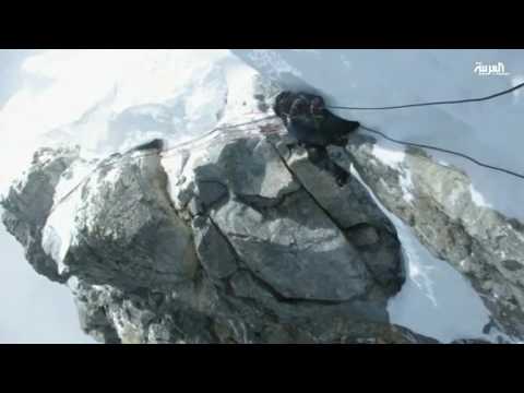 هواة يتحدون الموت لبلوغ قمة إيفرست