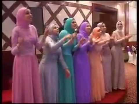 صديقات العروس يفاجئنها بأغنية من تأليفهن