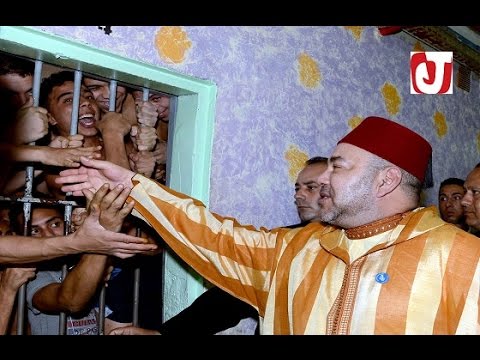 بالفيديو لقطة إنسانية معبرة للملك محمد السادس في سجن عكاشة