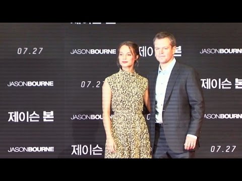 مات دايمن وأليسيا فيكاندر يروجان لفيلمهما الجديد جيسون بورن