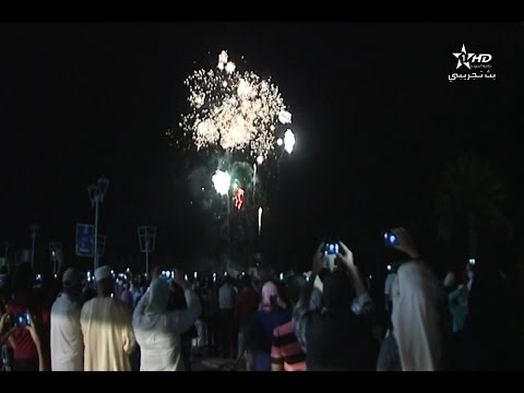 بالفيديو اطلاق الشهب الاصطناعية في سماء شاطئ عين الدياب