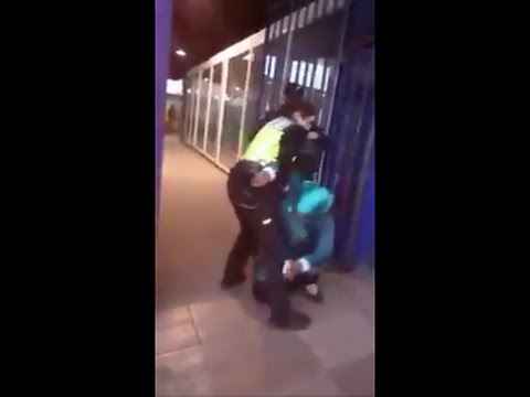 بالفيديو شاهد شرطية إسبانية ترمي بمغربية أُغمى عليها في معبر مليلية المحتلة 