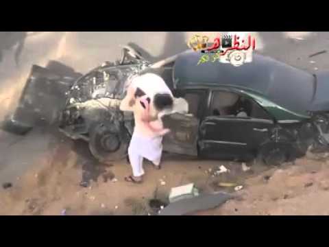 بالفيديو سائق مجنون ينجو من الموت بأعجوبة