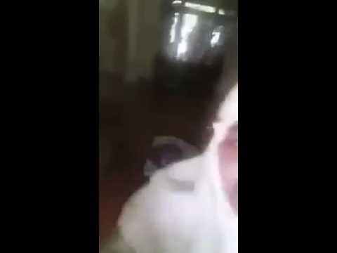 شاهد خادمة آسيوية تصور منزلها في بلدها