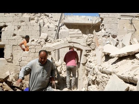 بالفيديو مقتل 19 شخصًا في غارات على أحياء تحت سيطرة الفصائل المقاتلة في حلب