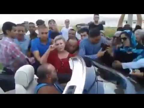 بالفيديو الملك يتجول دون بروتوكوله المعهود