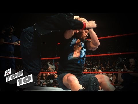 شاهد أبرز 10 ضربات موجهة لرموز السٌلطة في  wwe