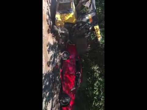 أب يعاقب ابنته بتدمير سيارتها الفارهة