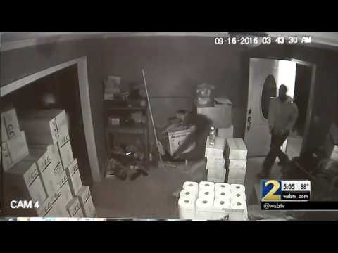 مديرة مطعم تطارد 3 لصوص وتقتل أحدهم