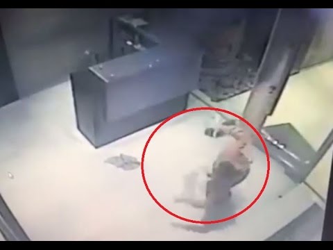 العناية الإلهية تنقذ شاب وحارس أمن من الموت بأعجوبة