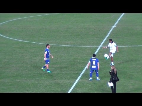 الأساطير الثلاثة يخطفون الأضواء بلمسات استعراضية أمام الجماهير