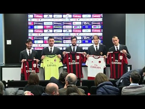 تقديم لاعبي ميلان الجدد لوسائل الإعلام