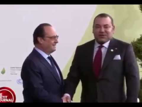 بالفيديو  العاهل المغربي يرفض الخروج من سيارته حتى يستقبله الرئيس الفرنسي شخصيا