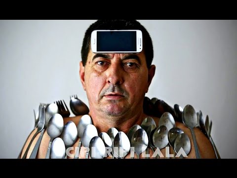 شاهد  7 أشخاص أجسامهم قادرة على جذب الأشياء كالمغناطيس