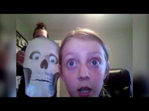 بالفيديو  أم تنفذ مقلبًا مرعبًا في طفلتها