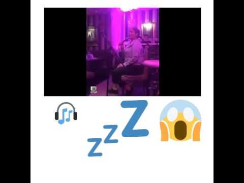 شاهد امرأة تتسبب في ذهول الحضور في زفاف مغربي بصوتها الرائع