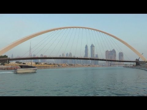 شاهد مشروع قناة دبي المائية يعطي زخما جديدا للسياحة والتجارة