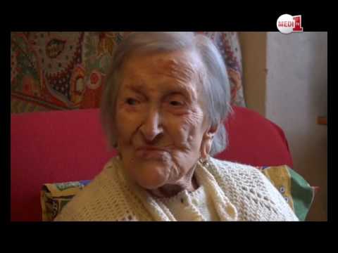 شاهد  أكبر معمرة في العالم تحتفل بعام جديد