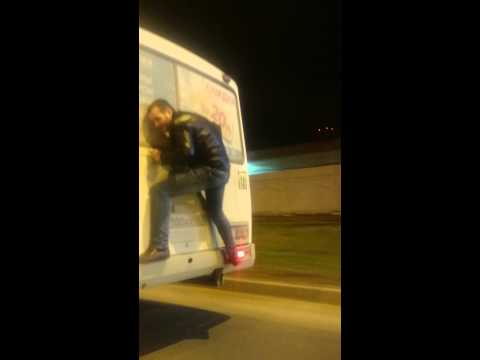 روسي يخاطر بحياته للتشبُّه بـسبايدر مان