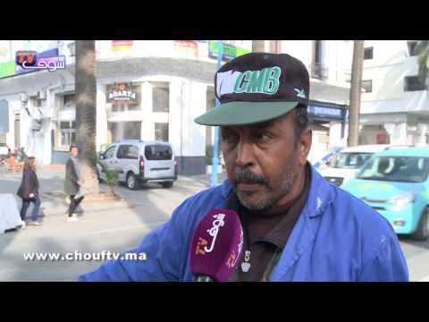 شاهد حارسة سيارات في البيضاء تحكي قصتها المأساوية