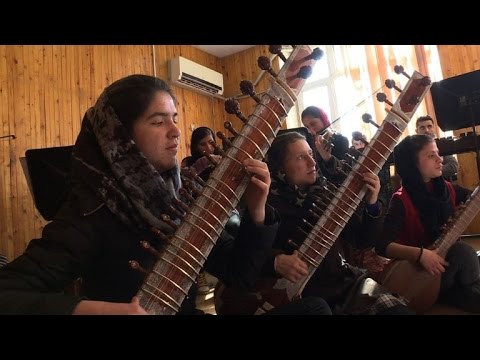 شاهد  أول أوركسترا نسائية في أفغانستان