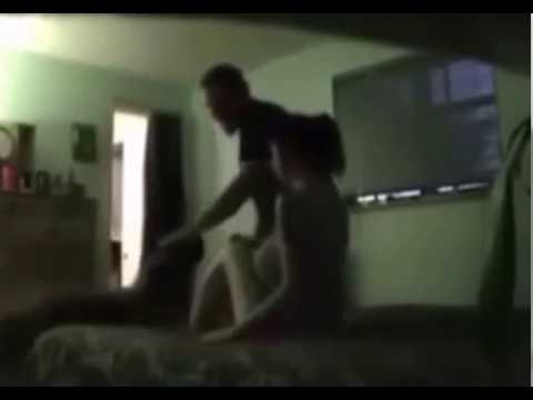 عاد من الخارج ليجد زوجته تخونه مع عشيقها