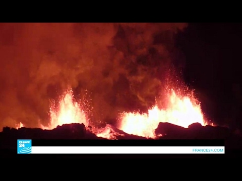 شاهد براكين أيسلندا الثائرة بين مخاوف السلطات وفضول السياح
