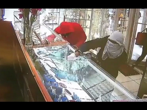 شاهد لصوص يسرقون محل مجوهرات في 30 ثانية