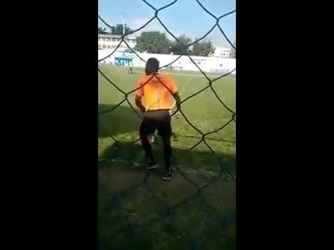 بالفيديو حكم يرقص بسعادة على تشجيع الجماهير