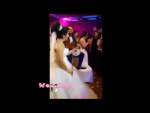 شاهدعروس تبدع في العزف بمصاحبة طبلة العريس