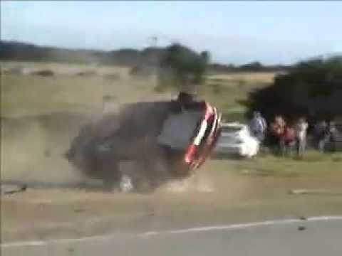 انقلاب سيَّارة أثناء سباق رالي