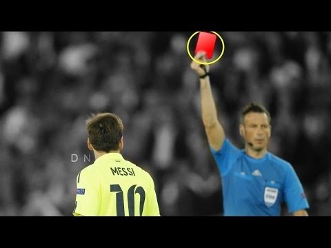 شاهد أغرب 10 لاعبين دمروا فريقهم بالبطاقة الحمراء