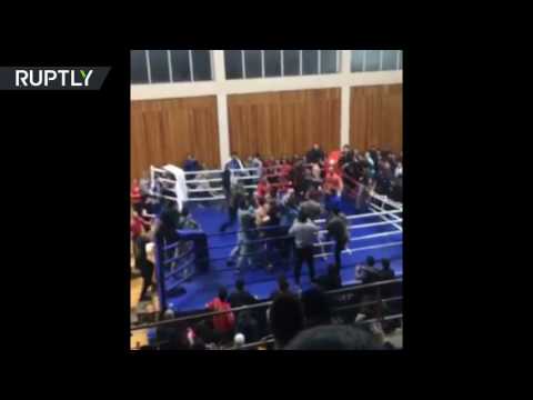 مباراة في المصارعة تتحول إلى عراك جماعي بين المشجعين