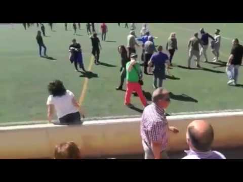 مشاجرة بين أهالي اللاعبين