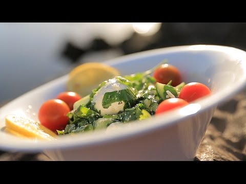 شاهد طريقة إعداد سلطة طماطم باللبنة