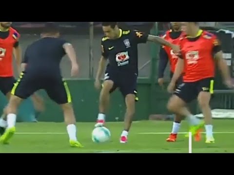 نيمار يخطف الأضواء في تدريبات البرازيل بمهاراته