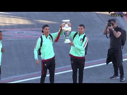 بالفيديو كريستيانو رونالدو في زيارة إلى مسقط رأسه