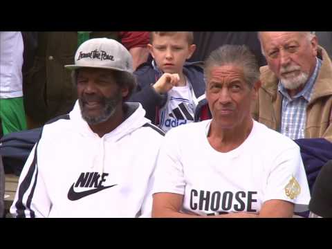 شاهد لعبة الكرات الزجاجية الصغيرة في السباق