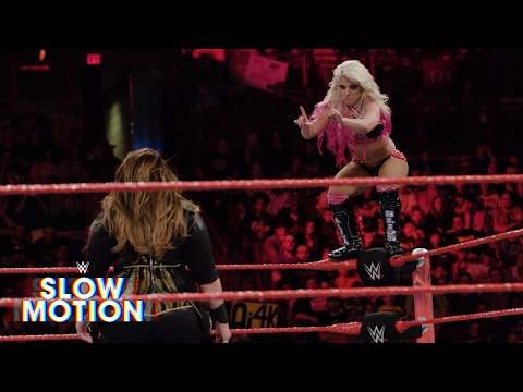 المصارعة الجميلة أليكسا بليس تحطم منافسيها