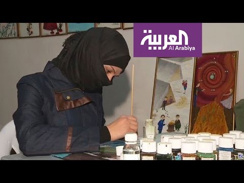لاجئة سورية تجسد جمال موطنها بريشتها