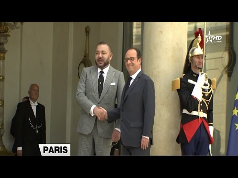 شاهد الرئيس الفرنسي فرانسوا هولاند يستقبل الملك محمد السادس في قصر الإليزيه