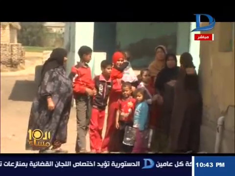 شاهد طفلة 9 أعوام تتقيأ حشرات غريبة وتثير الذعر بين زملائها