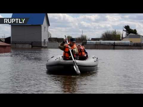 الفيضانات تغمر مدينة إيشيم في محافظة تيومين الروسية