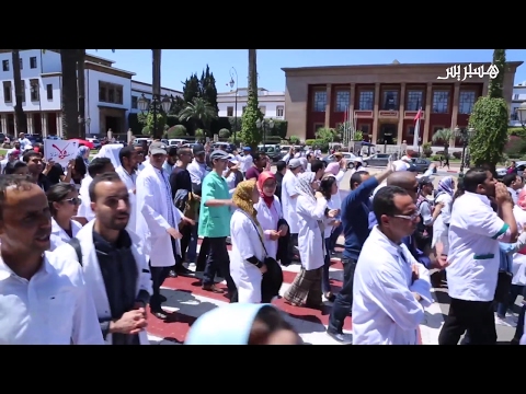 شاهد احتجاج ممرضين وممرضات من أجل المعادلة في يوم الممرض