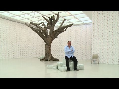 شاهد الفنان الصيني اي واي يؤكّد أن ترامب يزيد من الكراهية العالمية