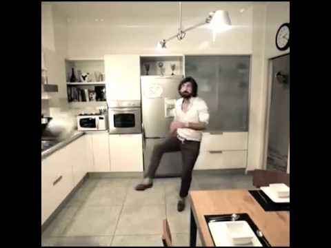 بيرلو يُطفئ النور بتسديدة على طريقة البلياردو