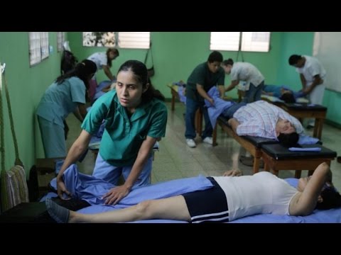 مكفوفون في نيكاراغوا يتعلمون فن التدليك الياباني