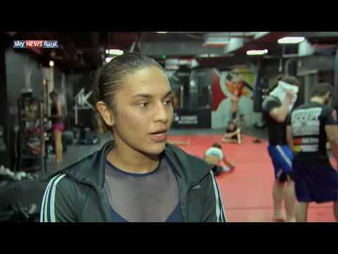 شاهد إقبال نسائي على الفنون القتالية